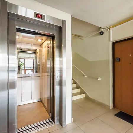 Royal Route Marvelous By Bookinghost * Warszawa